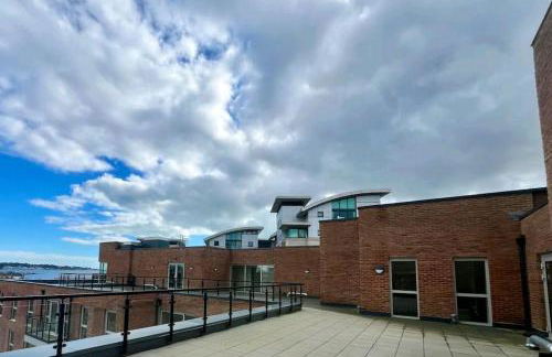 Entire Prestige Apartment in Poole Quay - Free Parking, Fast WiFi, Smart TV & Netflix - Foto 17