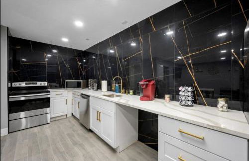 Chic Stay with Free Parking and Fast WiFi - Foto 10