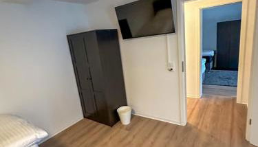 bee Apartment 10 Betten für Gruppen & Monteure PS5 - Photo 4, wardrobe