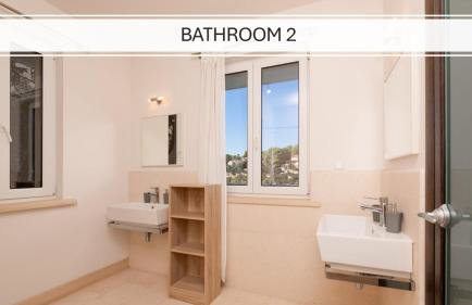 VILLA PHILIPPA - luxurious five-room villa - idyllic location - first row to the sea - spectacular view of the sea bay - unforgettable sunsets - 15 minutes from Supetar ferry port - free parking - private heated pool - Foto 24