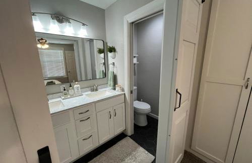 Rt 66 Fairgrounds Retreat by Tulsa Getaways - Foto 11