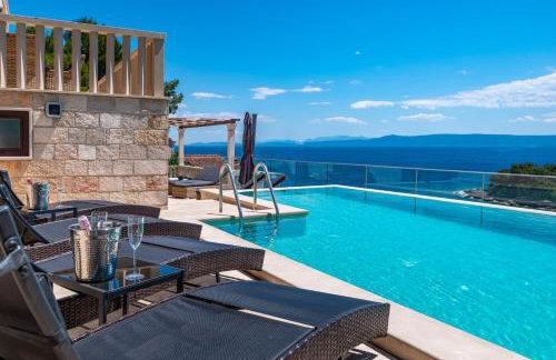 Villa Kadena - Luxury Seaside Villa with Private Heated Pool - Photo 69