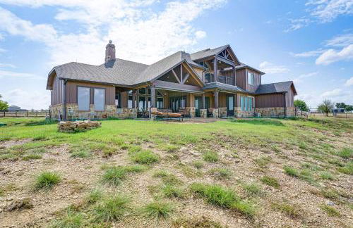 Elegant Sunset Meadow Ranch in Texas with Hot Tub - Photo 33