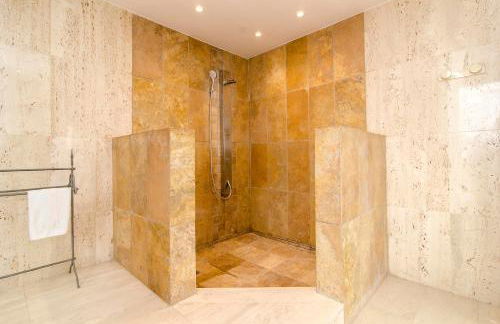 Sitges Spaces Sea View Villa- 6 Bedrooms, 5 bathrooms, 2 private pools, Near center - Foto 9