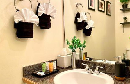 Spacious & comfy home in ultra-convenient location 2025 Traveller Award Winner - Foto 57