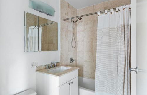 1BR nr Times Sq w Indoor pool Doorman NYC-50 - Foto 15