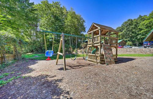 On-Site Lake and Pool Access Cabin in Newland! - Foto 36