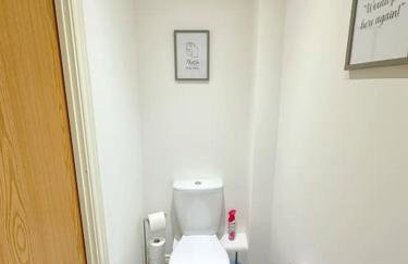 Luxury 3 Bedroom House With FREE Parking - Foto 14