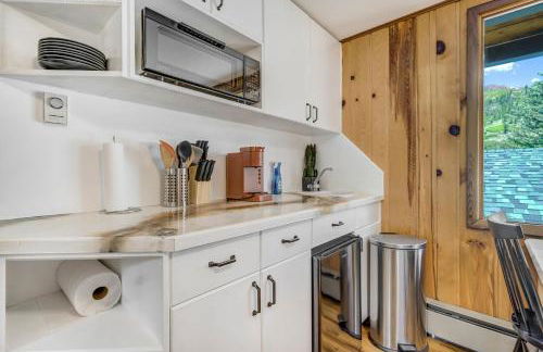 Pikes Peak Stone Cottage - Hot Tub & Game Room - Foto 4