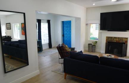 Charming Historic Home with Modern Comforts - Foto 9