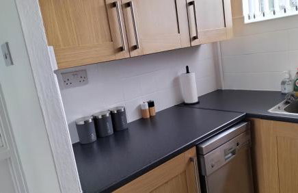 Leeson House in Harborne, Birmingham near Botanical Gardens, Queen Elizabeth Hospital, Birmingham University, Utilita Arena, Edgbaston Cricket Ground, Cadbury World and the Midland Art Centre, with free parking - Photo 6