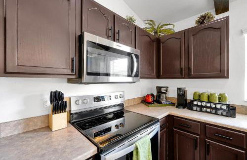 5BR Cottage w Pool & Hot Tub Near Disney - Foto 9