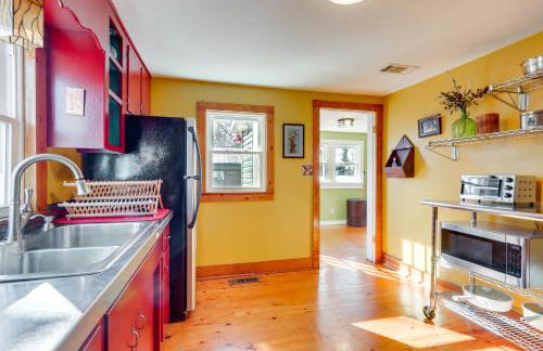 2 Mi to UA Central Fayetteville Home with Patios - Foto 9