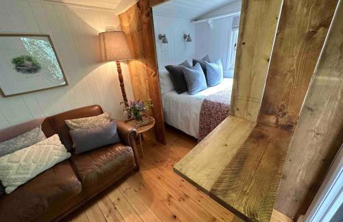 Cornwall Woodland Shepherd's Hut with Hot Tub - Deirdres Hut - Foto 45