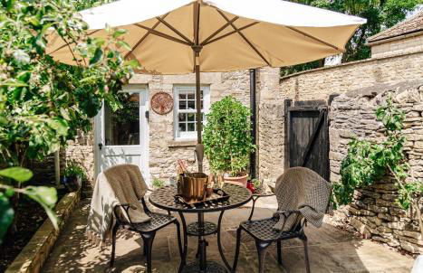 Delightful Cotswold Cottage for two, Log Burner, Garden & Dog Friendly - Photo 1