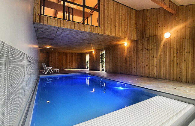 Unique Holiday Home with Pool near Park & Ski Area - Foto 17