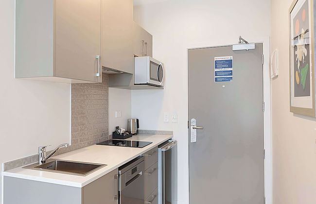 Ramada Suites By Wyndham Victoria Street West - Photo 14