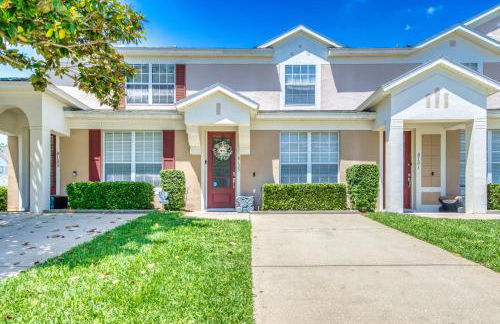 Magical Getaway Close to Disney! Pool, Gym, & WiFi - Photo 2