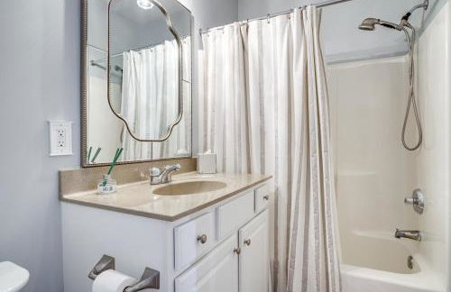 Community Pool and Private Balcony Chic Lewes Gem - Foto 18