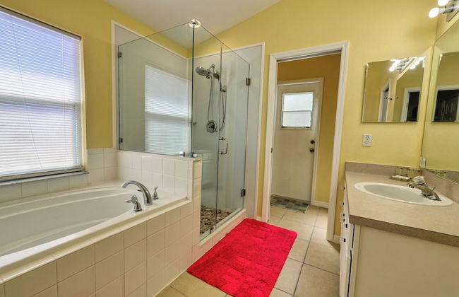 Arler House - Amazing 4 Bed 3 Bath - Private Pool - Photo 15