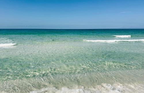 Sea Salt Vacation Home, Private Pool - Walk to Beach - Foto 50