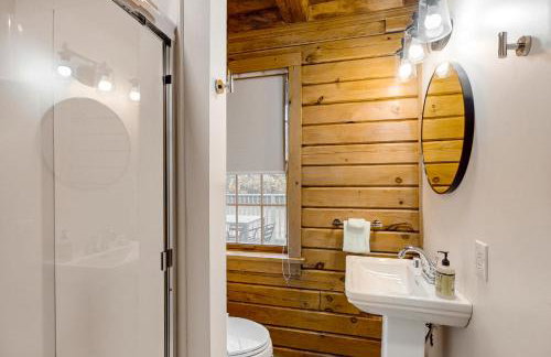 Modern Log Cabin with Vineyard Views - Foto 22