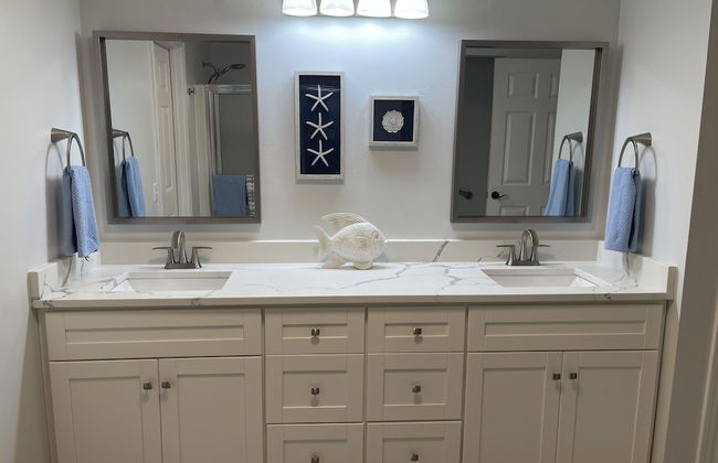 Coastal Retreat 3 Bedroom Home by RedAwning - Photo 11