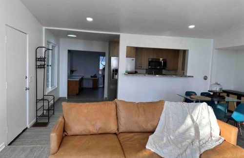 30 PCT OFF!! Limited Time! Malibu Ocean Wave with King Bed, Walking to Beach and Hiking - Foto 3