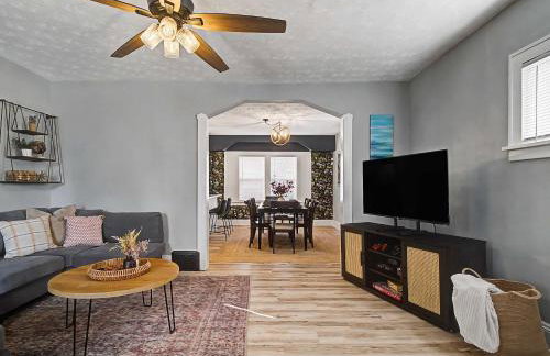 Newly Renovated and Designed Near Downtown - Foto 14