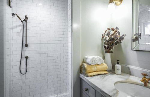 1907 Stone House - King Bed, Office, Crib, Toys - Foto 48