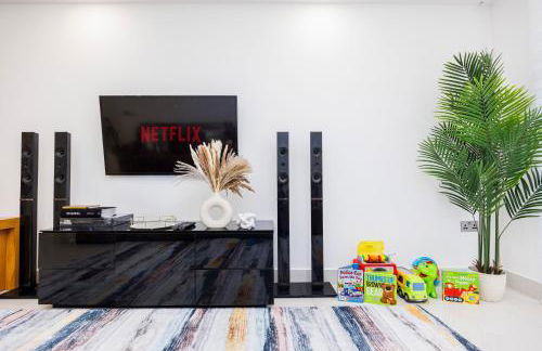 5 Bedroom House , Free Parking , Pool Table , Arcade Machine , Garden , Sleeps 9 , Offers , Ideal For Contractors , Families , Long Term Stays - Foto 38