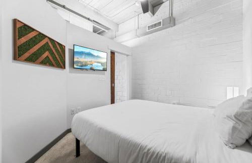 Trendy DT Loft l 2 TV's l Parking l Café - Foto 9