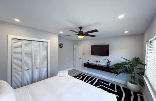 The LuxeLanding MIA- Swimming pool, Oasis Lounge, Mini Golf, BBQ and Hibachi Grill , and Outdoor Games - Photo 26