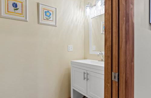 Impressive Dual Woods and Lake Homes That Sleep 32 - Foto 30