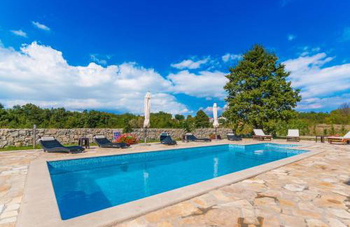 Villa Ivona, a luxurious villa minutes from the sea - Foto 17