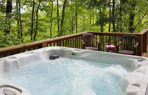 Natures Retreat with Hot Tub 7 Mi to Bryson City - Foto 1