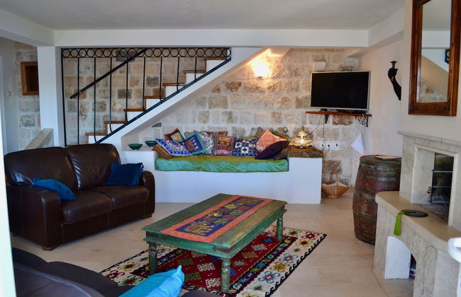 Restored 350 Year old Villa, Stunning Views, Idyllic Location, Large Pool - Photo 15