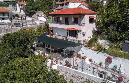 Traditional House Maries - Photo 1