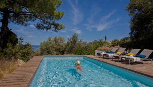 Villa bodri, maison en pierre avec vue mer et piscine chauffée - Foto 3, Garden view