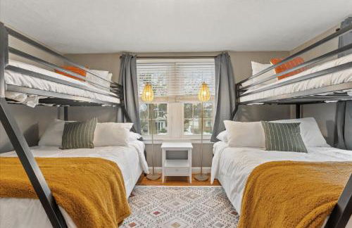 5 Mins to UND - Cozy 4BD with BBQ & Pool Table - Foto 42