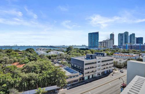 Luxury 2 Bedroom Corner Condo Walk to Design District, Infinity pool with Bay and City views, Gym, Free Parking Spot - Foto 37