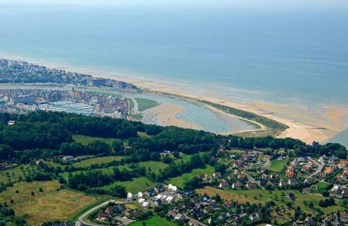 VILLA 600m de la plage calme Location possible à partir de 3 nuitées, pouvant accueillir 6-8 pers Activités nautiques randonnée vélo pêche golf casinos - Foto 3