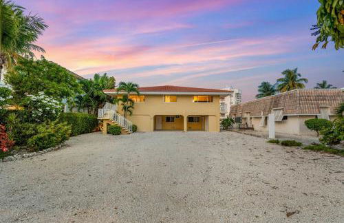 Sunset Harbor Waterfront Villa with Dock Cabana Club - Foto 10