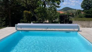 Gite authentique au coeur de Blavozy avec piscine privée, jacuzzi et terrain de pétanque - Foto 1