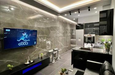 Luxury Black and White Interior Apartments & Rooftop Terrace - Foto 1