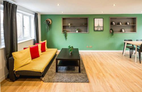 Family-Friendly 3-Bed House with Huge Garden - Foto 7