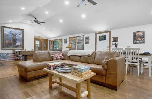 Twin Pines Retreat - Lake, Firepit and Games - Foto 47