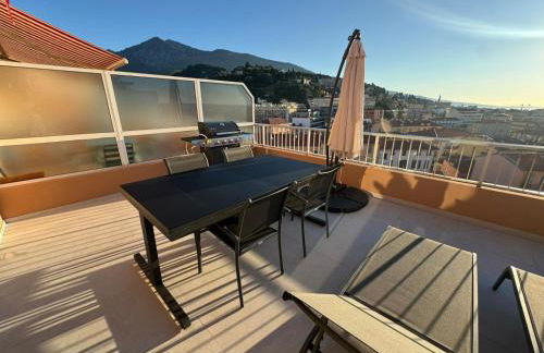 Dernier étage coeur Menton, vue mer parking privé - Photo 8