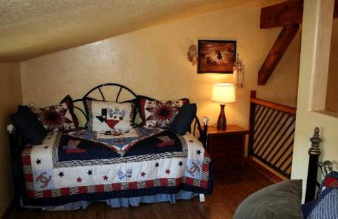 Charming Cabin Stay for Six Nestled Amid Central Texas' Wildlife in Buda - Foto 6