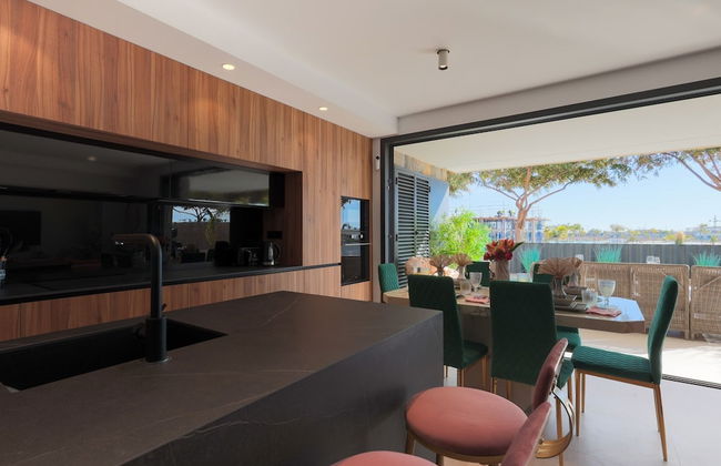 4 Bed Villa - Sleeps 8 - Pool - Garden - Parking - Foto 15